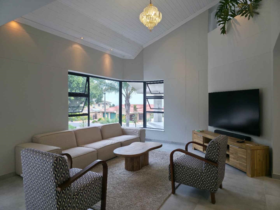5 Bedroom Property for Sale in Plattekloof Western Cape